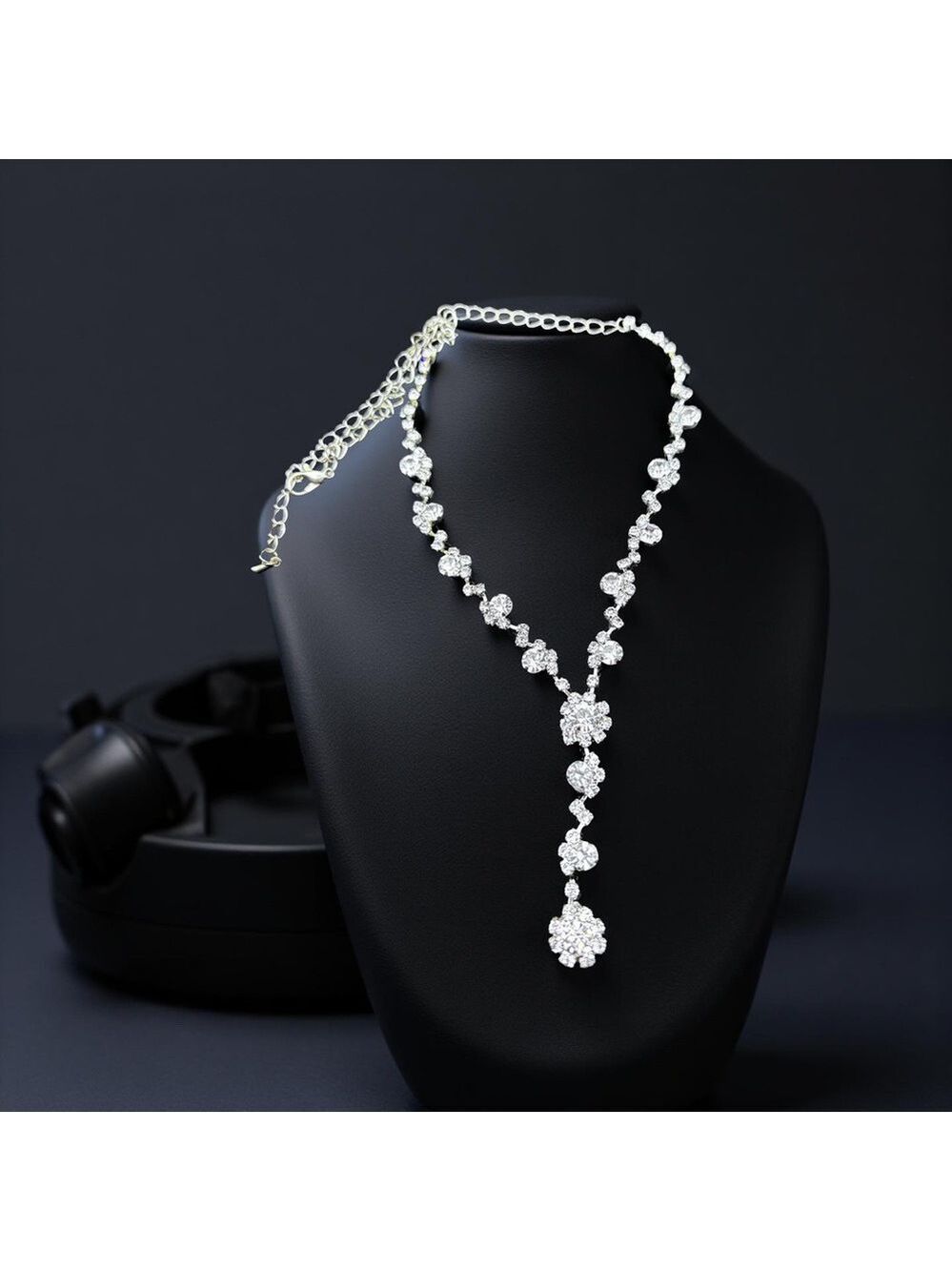 Dazzling Silver Necklace with Floral Crystal Design